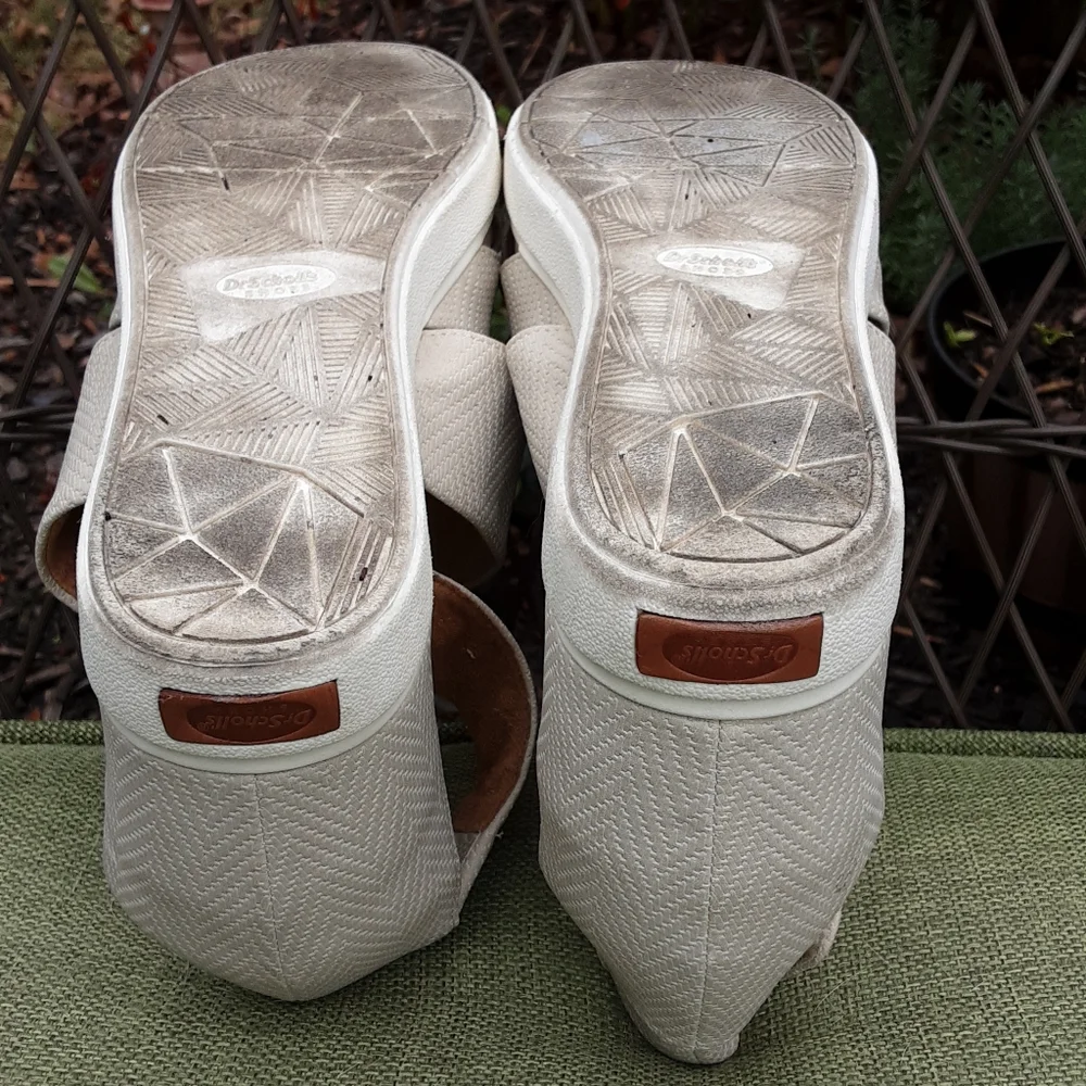Dr. Scholl's Skips Platform Sandal.